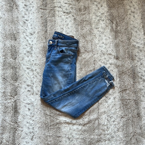 Women’s Medium Wash Jeans - Picture 3 of 3